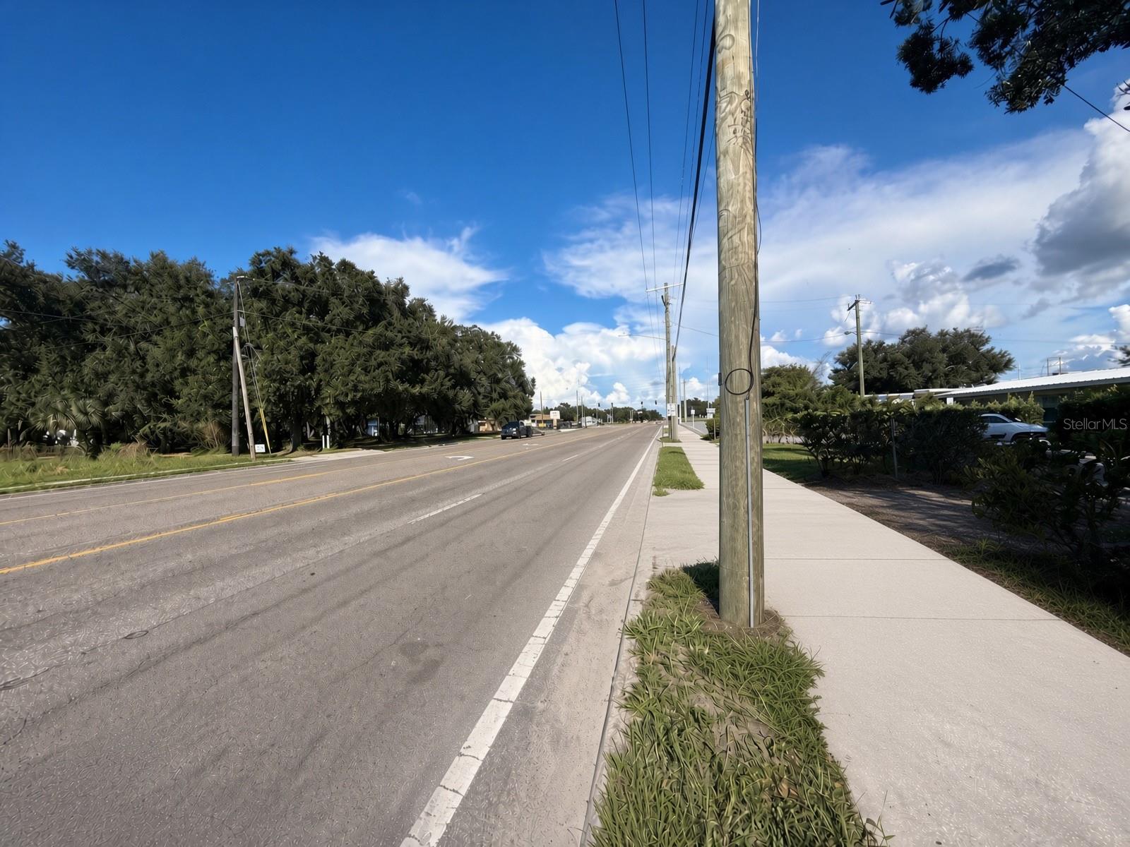Acceso y frente del terreno en Gibsonton Drive