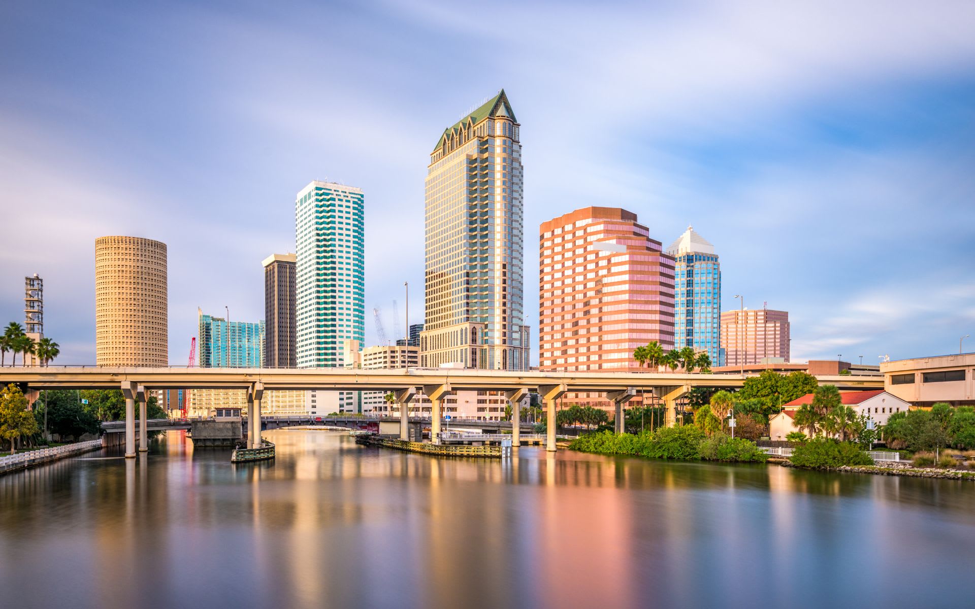 Vista de Tampa junto al agua