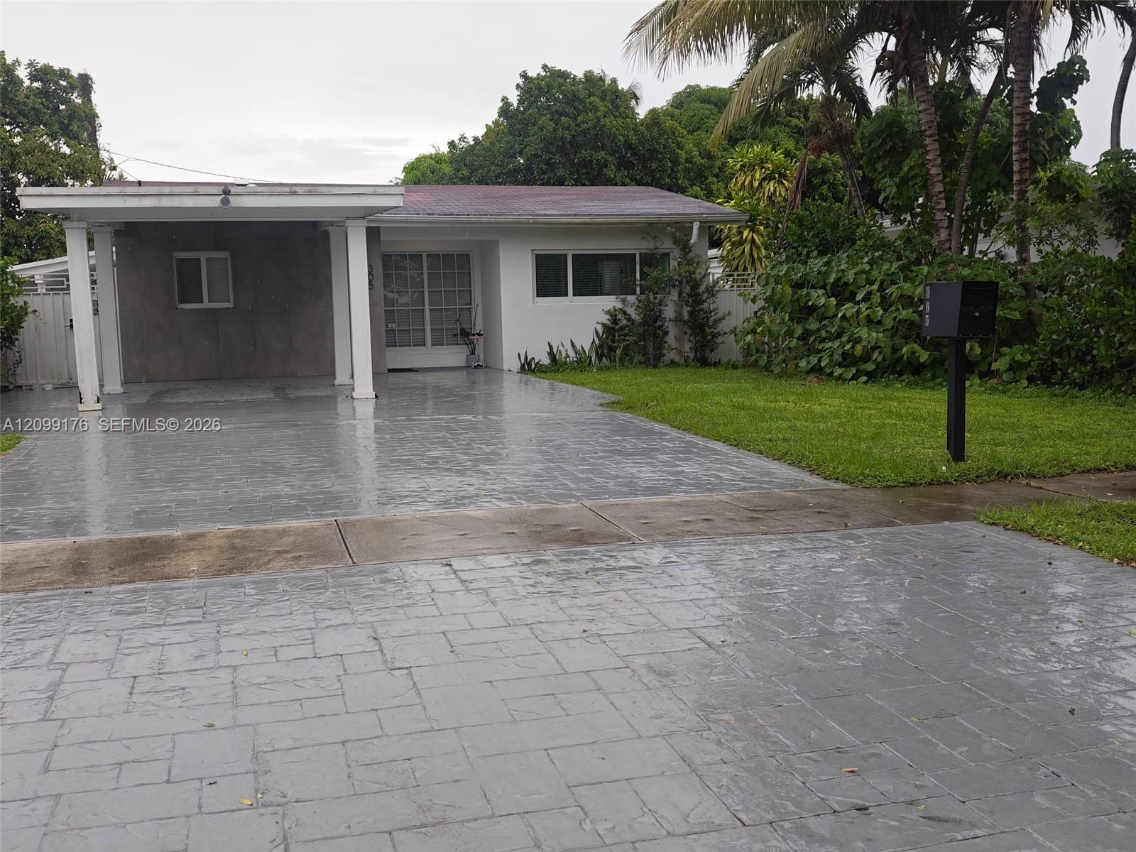 Fachada de la casa en renta en North Miami