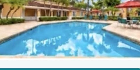Piscina de la comunidad Serena Lakes