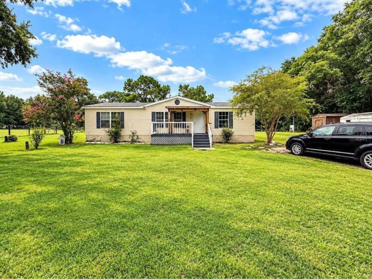 Fachada de la casa en venta en Ocala
